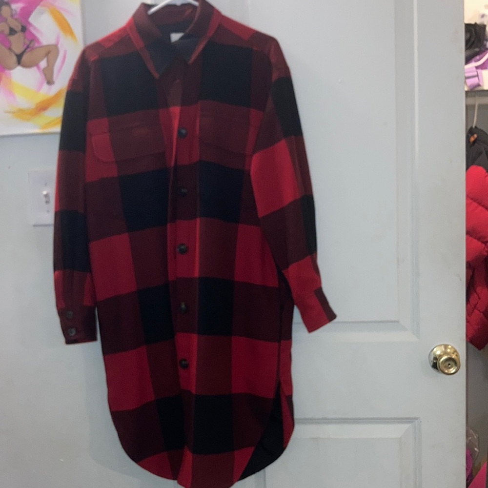 Black and red H&M plaid shirt jacket